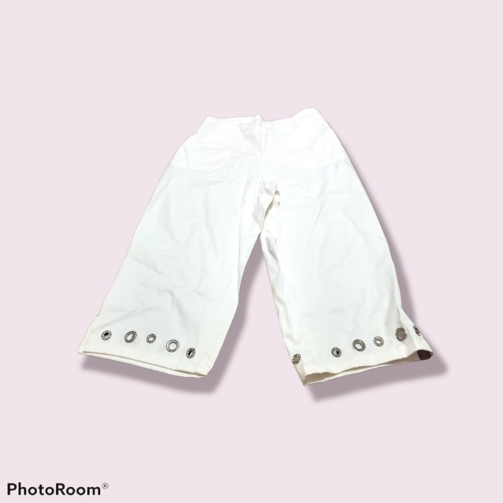 Quacker Factory White Capris